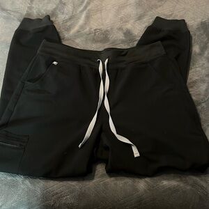 Black Zamora Figs Scrub Pants!